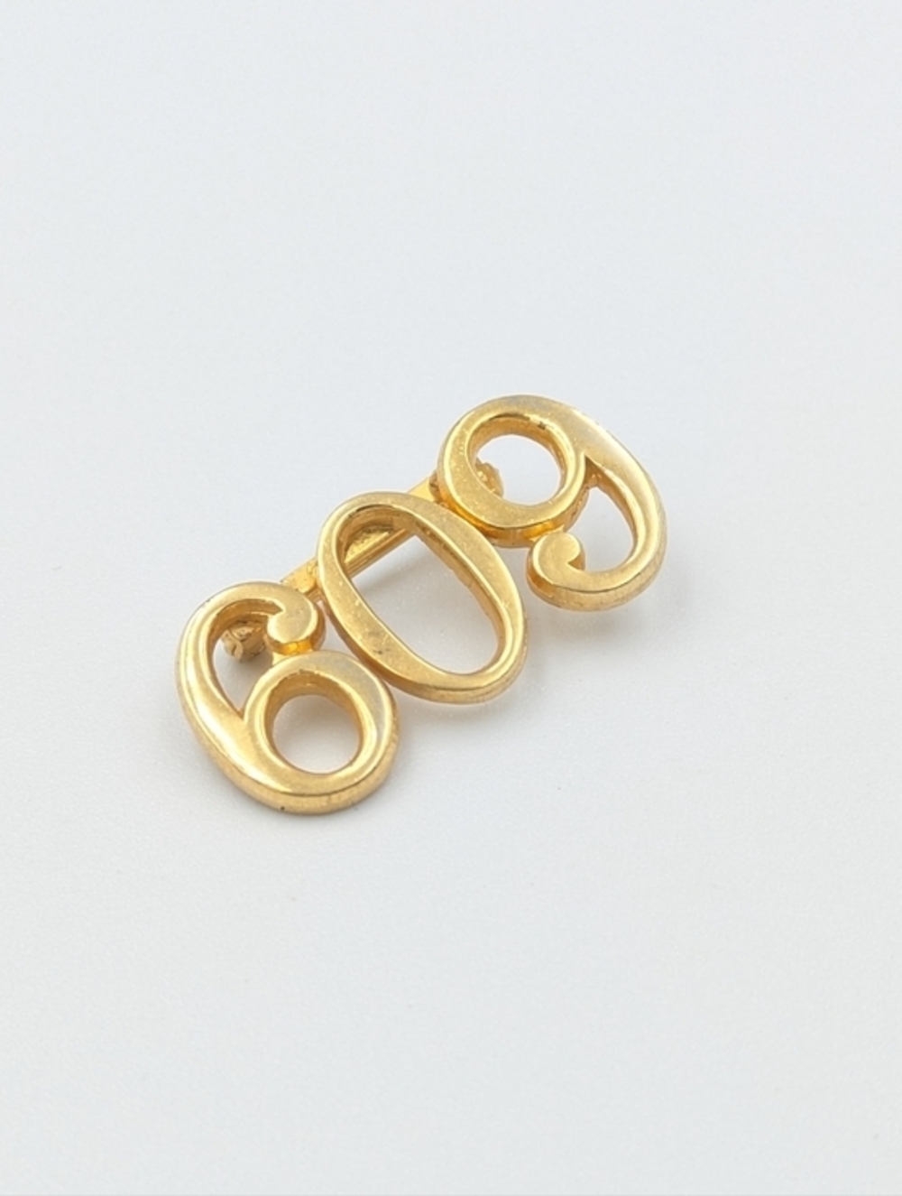 5/25$  Gold tone 609 small brooch pin